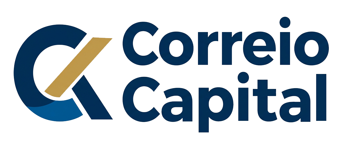 Logo do Correio Capital com símbolo circular azul e dourado, tipografia moderna azul, economia brasileira