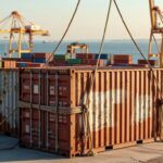 Bandeiras EUA e Brasil representando análise americana sobre PCC e Comando Vermelho como organizações terroristas