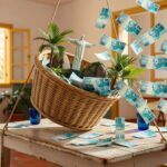 Cesta de vime com notas de cem reais voando ao vento em ambiente doméstico, imposto de renda cashback