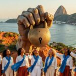 Infográfico mostra crescimento da censura digital na América Latina, com governos aumentando pedidos de remoção