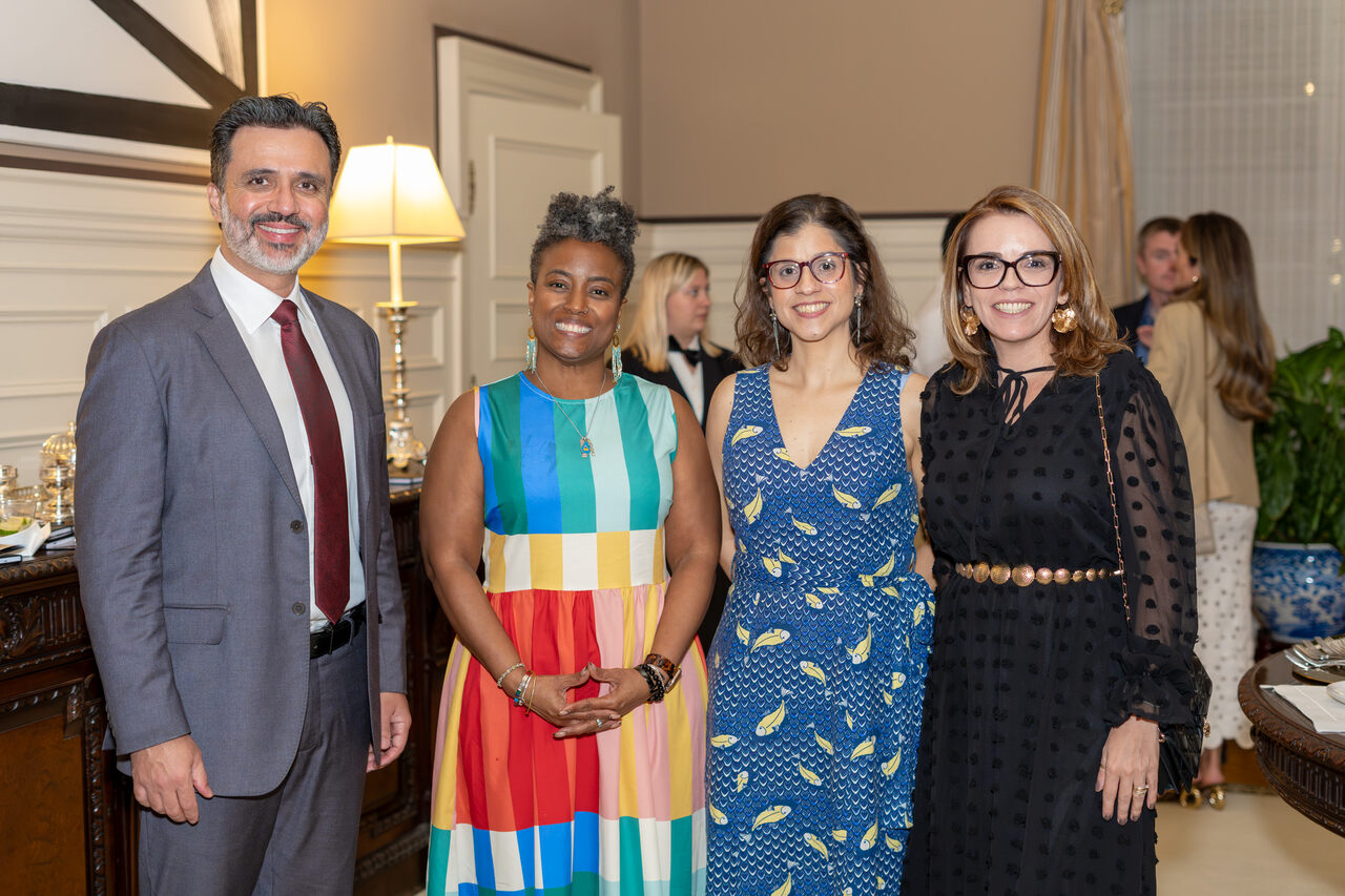 Convidados durante o Brazil Stone Experience – Washington DC Edition, ação de abertura da agenda do setor brasileiro de rochas naturais rumo à KBIS 2027, realizada na residência oficial da Embaixada do Brasil em Washington