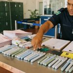 Apreensões de canetas emagrecedoras irregulares crescem 30% em 2026. PF e Receita revelam mercado clandestino bilionário com rota do Paraguai ao Rio.