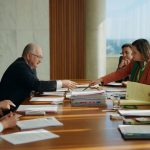 STF cria grupo para propor reforma do Judiciário até 2026, em resposta a crise de imagem. Iniciativa busca modernizar sistema e recuperar confiança pública.