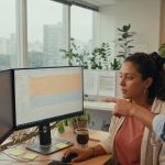 Coinbase lança plataforma que permite a agentes de IA como ChatGPT e Claude operarem contas de cripto de forma autônoma. Entenda o impacto para o investidor brasileiro.