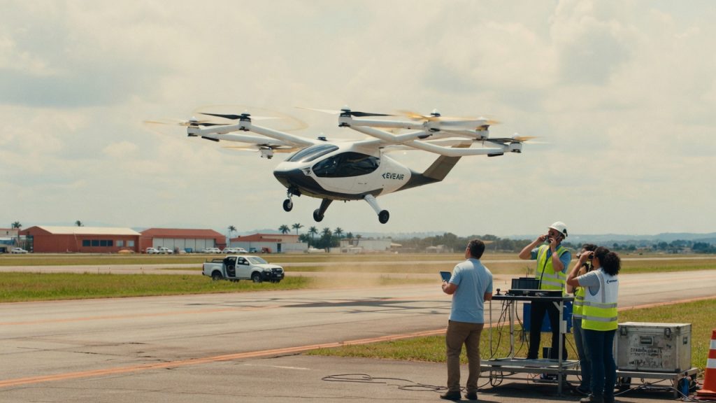 Protótipo do eVTOL da Eve Air Mobility, controlada pela Embraer, completa primeiro teste de transição entre voo vertical e horizontal em SP.