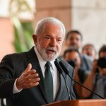 Lula provoca Trump após Petrobras descobrir petróleo a 175 km do Amapá. Presidente sugere que Brasil pode suprir mercado global em meio a tensão no Oriente Médio.