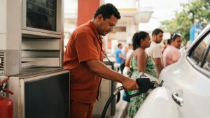 Governo amplia subsídios aos combustíveis: gasolina terá redução de R$ 0,63/litro em tributos e diesel receberá subvenção de R$ 1/litro. Entenda o impacto.