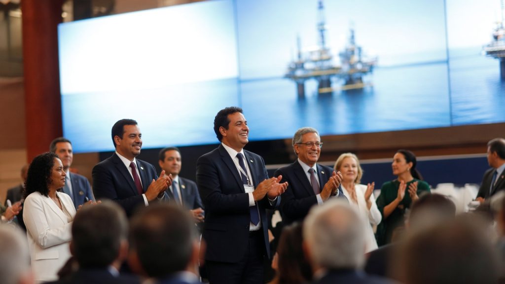 Petrobras arrematou 21 blocos e pagou R$ 3,2 bilhões dos R$ 3,5 bilhões arrecadados em dois leilões de petróleo. O que 90% de concentração revela.