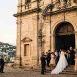 Casamento de Giulia Be e Conor Kennedy expõe a economia da Igreja da Antiga Sé: taxa estimada acima de R$ 5 mil e fila de até dois anos no Rio.