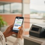 Gol anuncia check-in e cartão de embarque pelo ChatGPT, em teste restrito e com liberação prevista para 19 de outubro. O que muda no custo de atendimento.